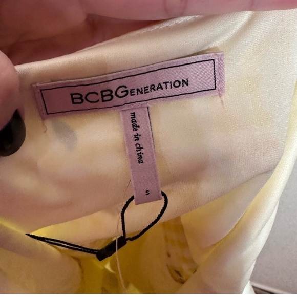 BCBGeneration Sweetheart Neckline Belt Pocket Relaxed Leg Floral Romper - Picture 6 of 10